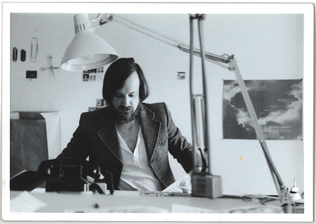 André Legault à son bureau